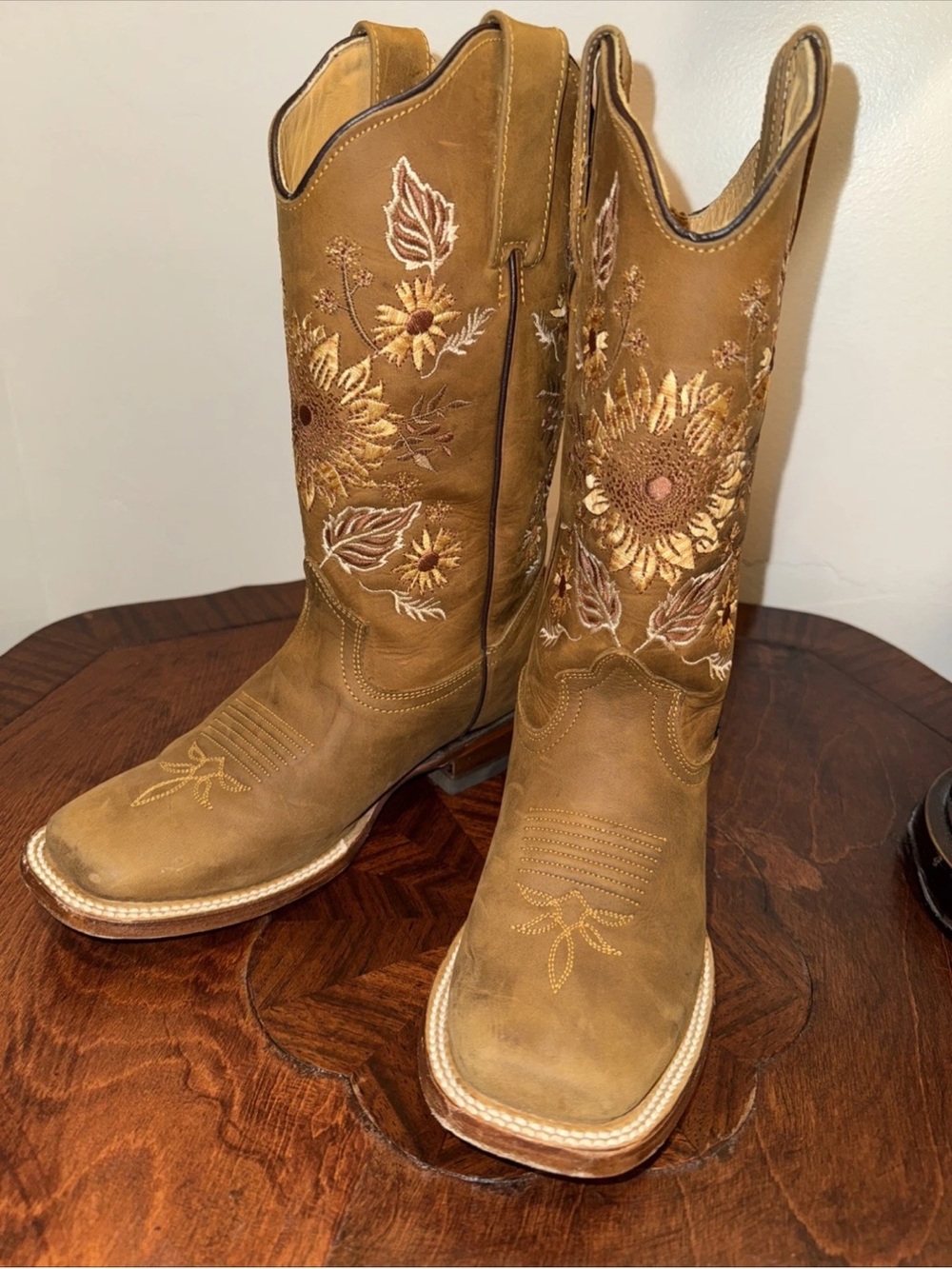 REYME Embroidered Sunflower Tan Western Heeled Boots 7 rodeo farm cowgirl